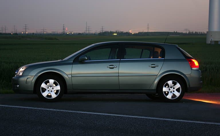 Foto: Rene Schwietzke (CC BY 2.5, Wikimedia Commons) Opel Signum (2003–2008)
